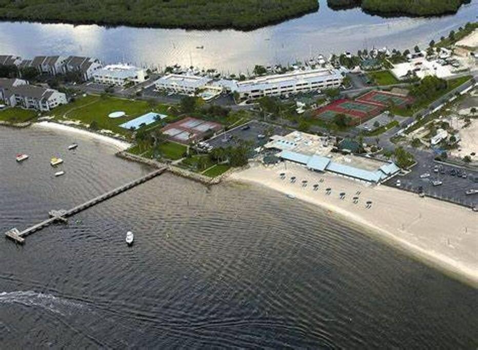 Beautiful One Bedroom Resort-Style Studio With Pool And Beach Access Ruskin Exterior foto